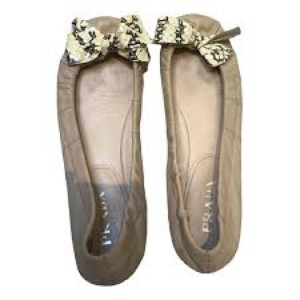 Super super comfy and cute Prada flats!